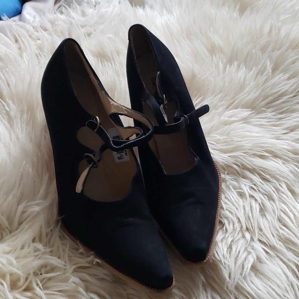 Vintage 90's women's Rush Hour made in italy size 40 4" point toe heels witchy